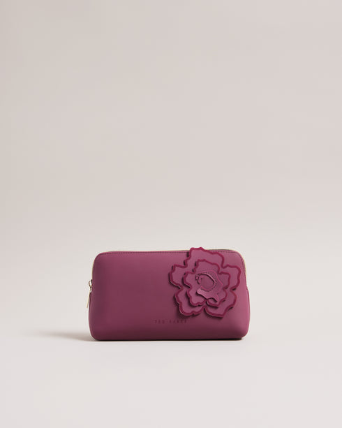 <P>Magnolia Silicone Make Up Bag</P>